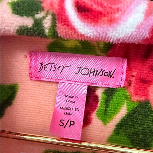Betsey Johnson Pink Floral Robe - Picture 2 of 4